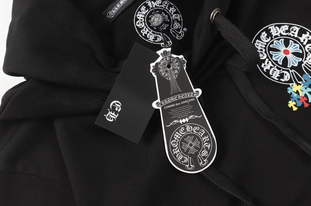 M04—P210 -Chrome Hearts/Chrome Hearts printed sweatshirt cardigan jacket -420 grams of high-density, high-quality wool, soft, delicate and skin-friendly, soft and silky to the touch, warm and skin-friendly -The hardware and zipper accessories are all customized and full of details -Colour: black -Size: S M L XL